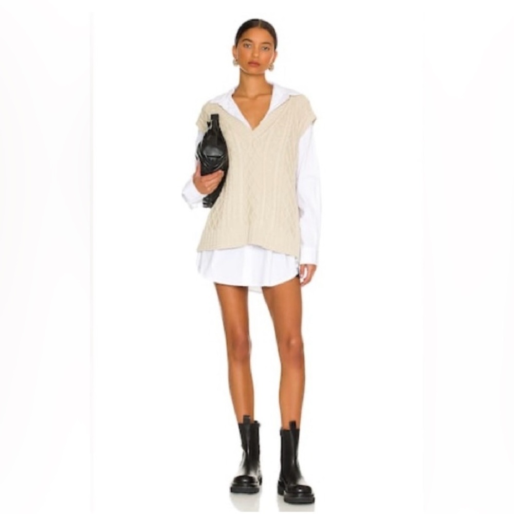 L’Academie - Hara V Neck Sweater Vest